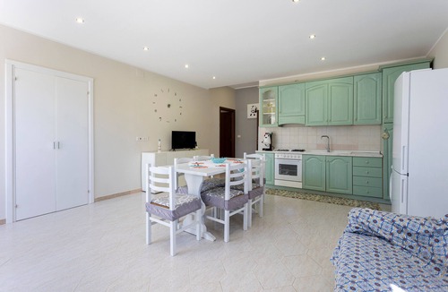 Menfi House | Holiday Home 'Bandiera Blu' near the Beach with A/C, Terrace & Garden