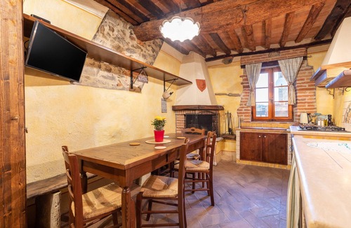 Scrofiano House | Holiday Home 'Beb Pulcino Nero Scrofiano' with Wi-Fi