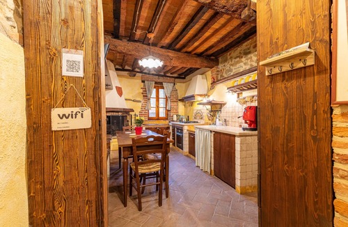 Scrofiano House | Holiday Home 'Beb Pulcino Nero Scrofiano' with Wi-Fi