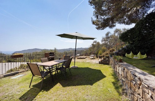 Diano San Pietro House | Holiday Home Casale Filiberto Golfo with Sea View, Garden & Wi-Fi