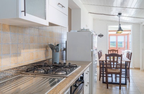 Noto House | Holiday Home 'Casa Cantina Scalecci' with Private Garden, Wi-Fi and Air Conditioning