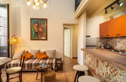 Aci Castello House | Holiday Home 'Casa Yasmina' with Private Terrace, Wi-Fi and Air Conditioning