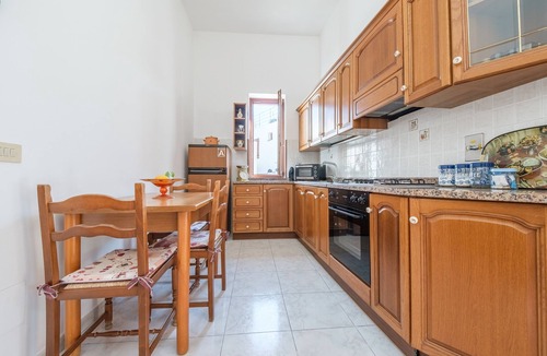 Canneto House | Holiday Home 'Casa Sole A Canneto' with Private Terrace, Private Garden and Air Conditioning