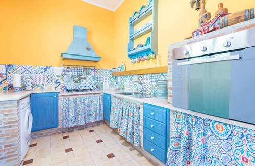 Falaride House | Holiday Home 'Casale Siculo' with Wi-Fi, Garden and Terrace