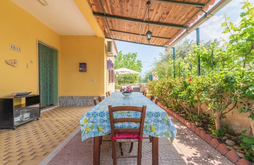 Falaride House | Holiday Home 'Casale Siculo' with Wi-Fi, Garden and Terrace
