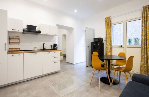 Palermo House | Holiday Home 'Casanica2' with Shared Terrace & Wi-Fi