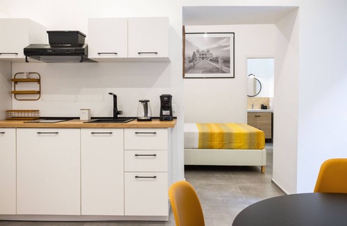 Palermo House | Holiday Home 'Casanica2' with Shared Terrace & Wi-Fi
