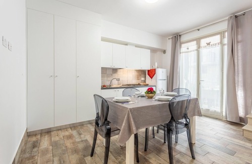 Terrasini House | Holiday Home 'Casavacanzefranca - 12' with Balcony, Wi-Fi and Air Conditioning