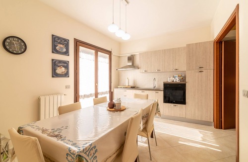 Trapani House | Holiday Home "CJ Sea Home" near the Beach with Sea View, Shared Terrace & Wi-Fi