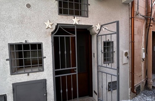 Pantelleria House | Holiday Home 'Dammuso Cristoforo Colombo' with Wi-Fi and Air Conditioning