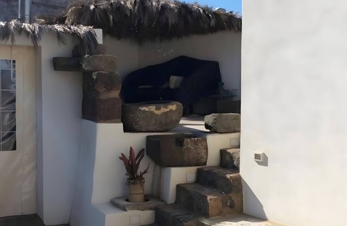 Pantelleria House | Holiday Home 'Dammuso Civulia Pantelleria' with Private Terrace, Wi-Fi and Air Conditioning