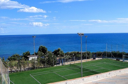 Tonnara di Bonagia Apartment | Holiday Home for 5 People, 200 Meters From the sea and Free Wi-fi