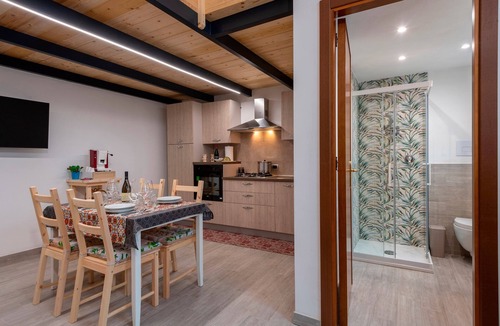 Menfi House | Holiday Home 'Francesca' close to City Centre with Garden & Air Conditioning
