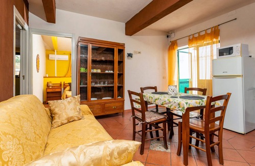 Piedimonte Etneo Apartment | Holiday Home 'Gelso' with Sea View, Wi-Fi and Air Conditioning