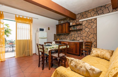Piedimonte Etneo Apartment | Holiday Home 'Gelso' with Sea View, Wi-Fi and Air Conditioning
