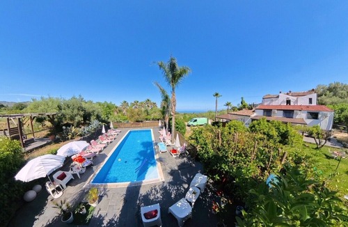 Piedimonte Etneo Apartment | Holiday Home 'Gelso' with Sea View, Wi-Fi and Air Conditioning