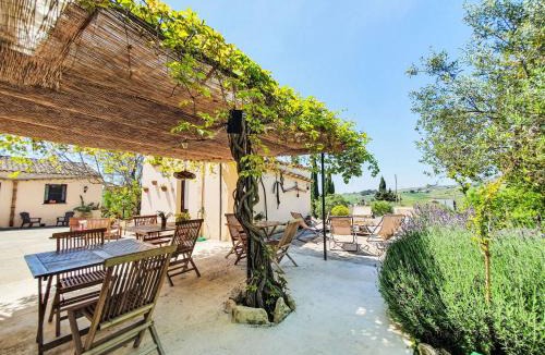 Buseto Palizzolo House | Holiday Home Grande Baglio Anastè by Interhome