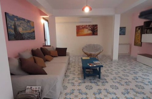 Partanna House | Holiday Home 'Il Roseto Di Betty' with Mountain View, Wi-Fi and Air Conditioning