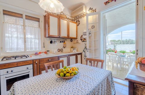 Syracuse Villa | Holiday Home 'Il Villino di Cetty' with Private Pool, Wi-Fi and Air Conditioning