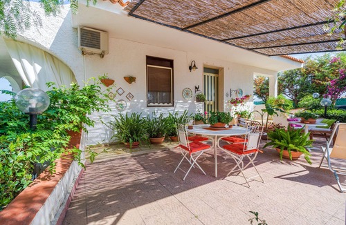 Syracuse Villa | Holiday Home 'Il Villino di Cetty' with Private Pool, Wi-Fi and Air Conditioning