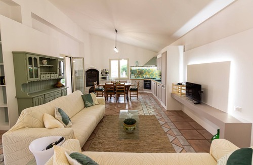 Floridia House | Holiday Home in Floridia with terrace