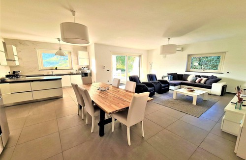 Leonforte House | Holiday Home in Leonforte with Private Pool