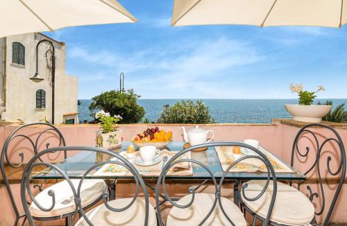 Santa Tecla House | Holiday Home in Santa Tecla near Etna Beach