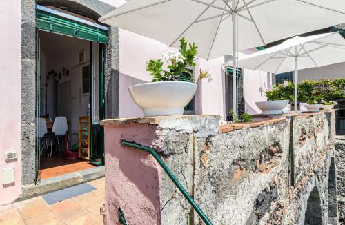 Santa Tecla House | Holiday Home in Santa Tecla near Etna Beach