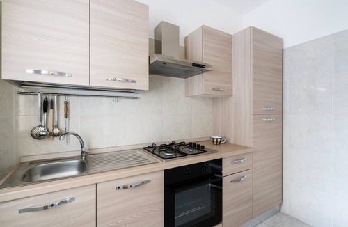 Sant'Isidoro House | Holiday Home 'Isidoro Home Holidays' with Shared Garden and Air Conditioning