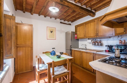 Gaiole in Chianti House | Holiday Home 'L'arco Della Fonte' with Private Terrace, Wi-Fi and Air Conditioning