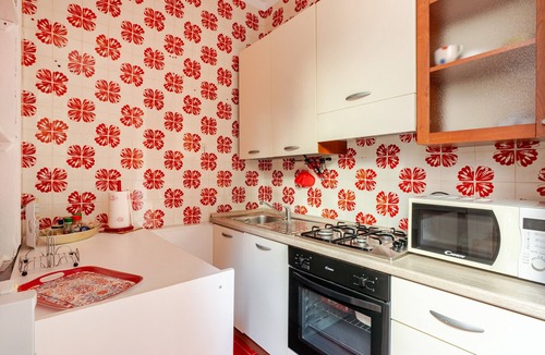 Marsala House | Holiday Home 'Kina House' with Balcony, Wi-Fi and Air Conditioning