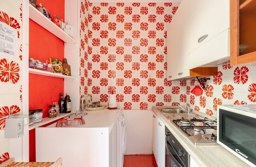 Marsala House | Holiday Home 'Kina House' with Balcony, Wi-Fi and Air Conditioning