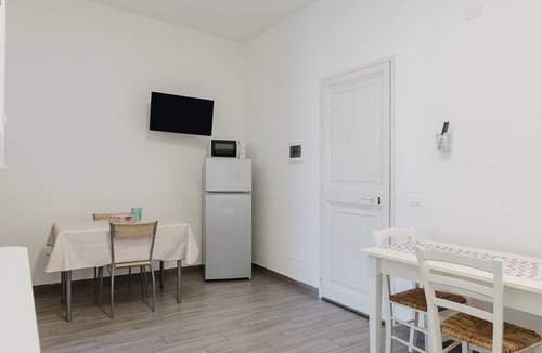 Mazara del Vallo Apartment | Holiday Home 'La Perla Di Mare - Giada' with Shared Pool, Wi-Fi and Air Conditioning