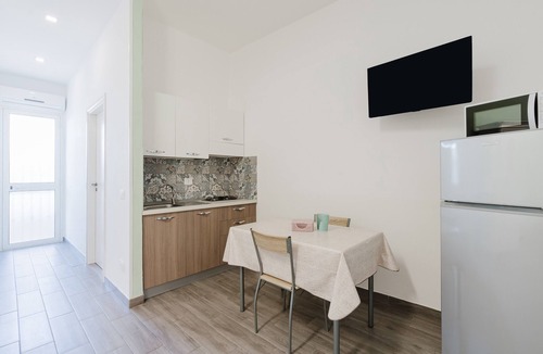 Mazara del Vallo Apartment | Holiday Home 'La Perla Di Mare - Perla 1' with Shared Pool, Wi-Fi and Air Conditioning