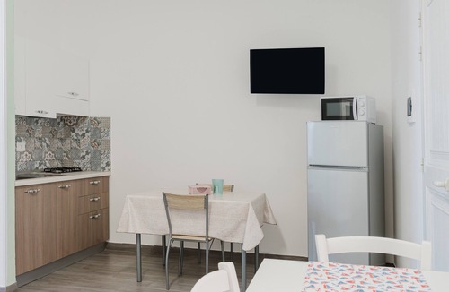 Mazara del Vallo Apartment | Holiday Home 'La Perla Di Mare - Perla 1' with Shared Pool, Wi-Fi and Air Conditioning