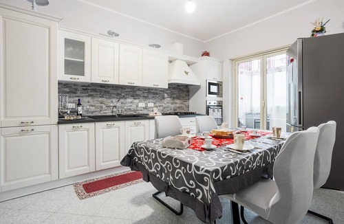 Villabate House | Holiday Home 'La Casa Di Anna' with Sea View, Wi-Fi and Air Conditioning