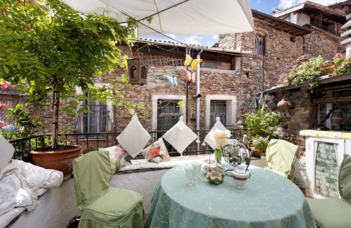 Dolceacqua House | Holiday Home 'Le Petit Chateau Dolceacqua' with Terrace