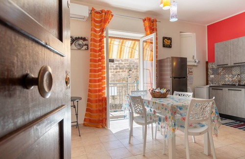 Porticello House | Holiday Home 'Leondoro - Pirandello' with Balcony and Wi-Fi