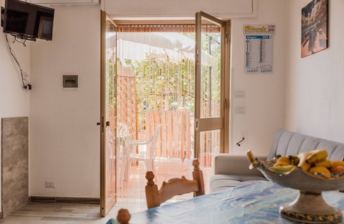 Seccagrande Apartment | Holiday Home 'Monolocale Arredato - Le Terrazze' with Sea View, Wi-Fi and Air Conditioning