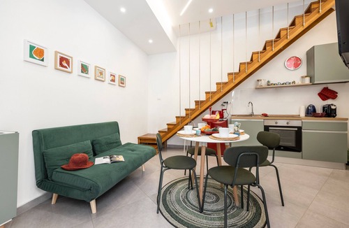 Borgo Vecchio House | Holiday Home 'Nica Nica' with Private Terrace, Wi-Fi and Air Conditioning