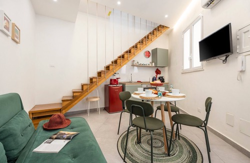 Borgo Vecchio House | Holiday Home 'Nica Nica' with Private Terrace, Wi-Fi and Air Conditioning