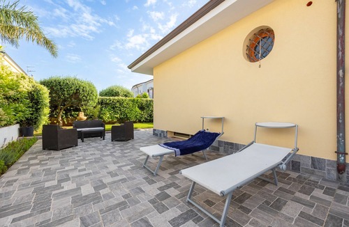 Carini House | Holiday Home 'Ohana' with Sea View, Wi-Fi and Air Conditioning