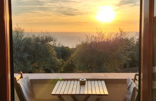 Schiazzano Apartment | Holiday Home Overlooking Capri With Garden