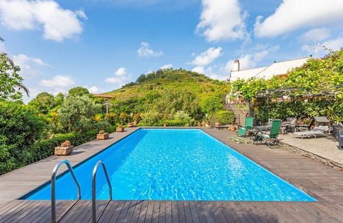 Viagrande House | Holiday Home 'Queen Etna - Beautiful Pool' with Sea View, Wi-Fi and Air Conditioning