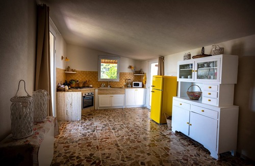 Marsala House | Holiday Home 'Suite La Barracca' with Sea View, Wi-Fi and Air Conditioning