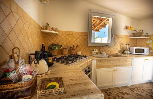 Marsala House | Holiday Home 'Suite La Barracca' with Sea View, Wi-Fi and Air Conditioning