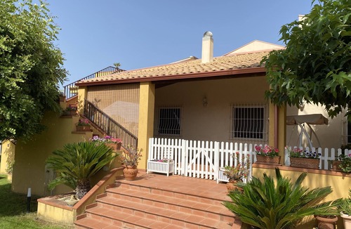 Donnalucata Villa | Holiday home Timperosse is an attic in a villa facing the sea