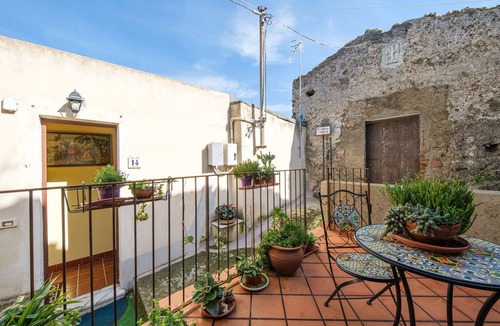 Savoca House | Holiday Home 'Tommaso E Martina' with Mountain View, Wi-Fi and Air Conditioning