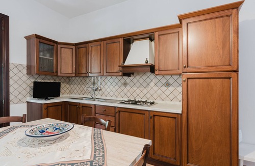 Castelluzzo House | Holiday Home 'Tra Il Mare E Gli Ulivi' with Mountain View, Wi-Fi and Air Conditioning