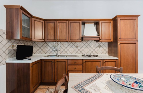 Castelluzzo House | Holiday Home 'Tra Il Mare E Gli Ulivi' with Mountain View, Wi-Fi and Air Conditioning